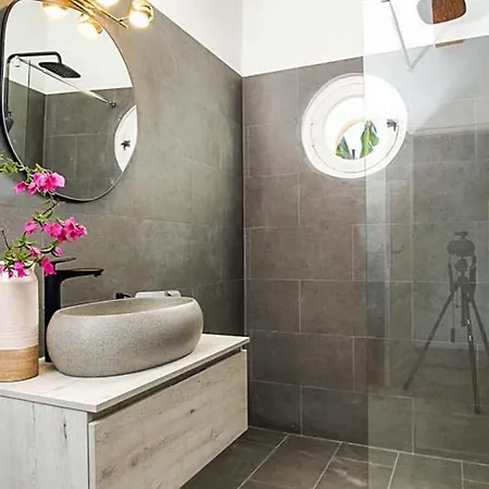 Spend Your Days Relaxing In Comfort Pula